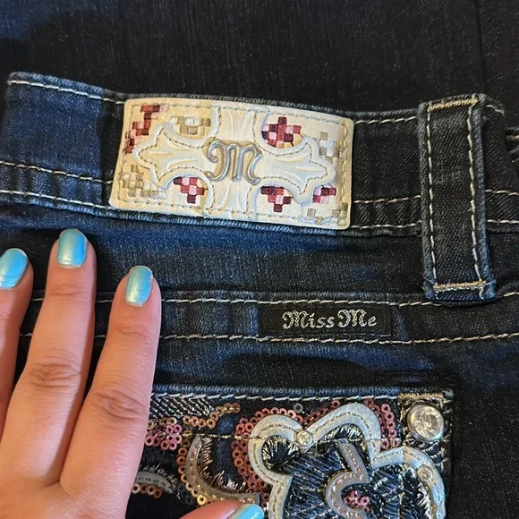 Miss Me Blue Jeans - Picture 2 of 6